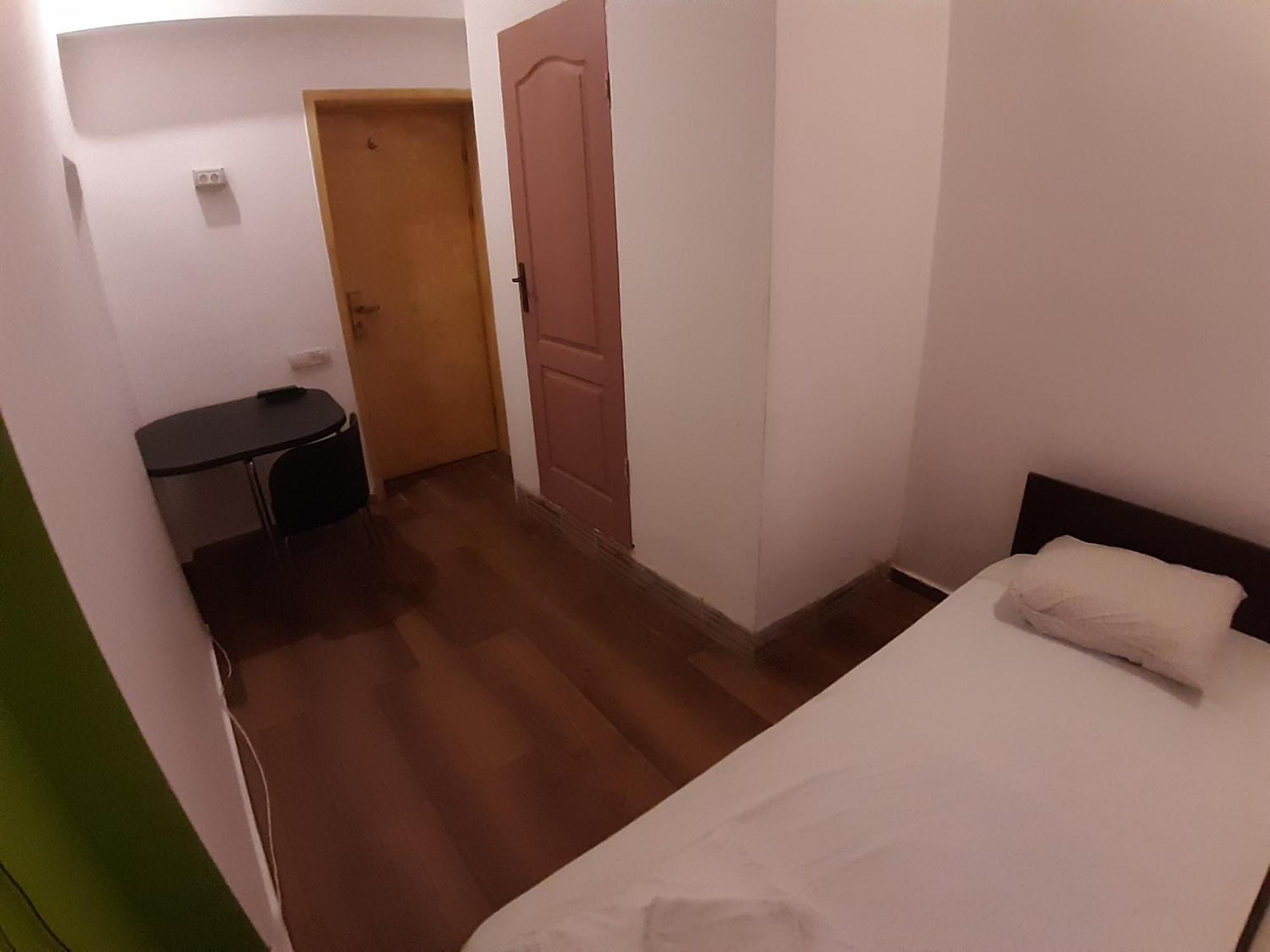 Central Accommodation Budget By Hr Bukarest Exterior foto